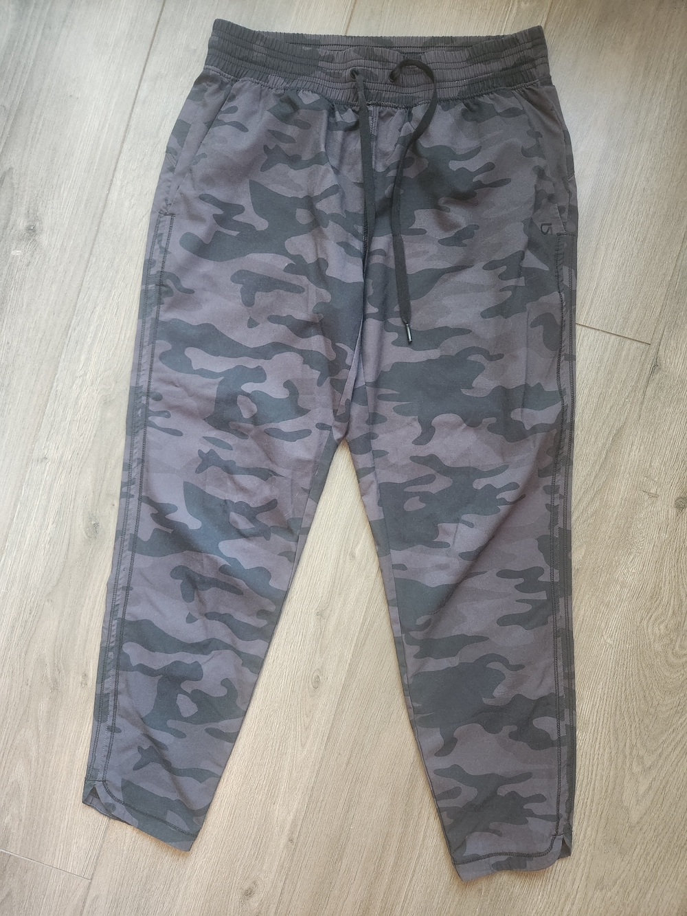 GAP Women's Gray & Black Camo Joggers XS